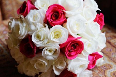 white-and-red-roses-bouquet-wedding-image1